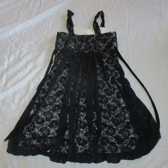 Black Lacy Formal Dress with Padding - Picture 3 of 7